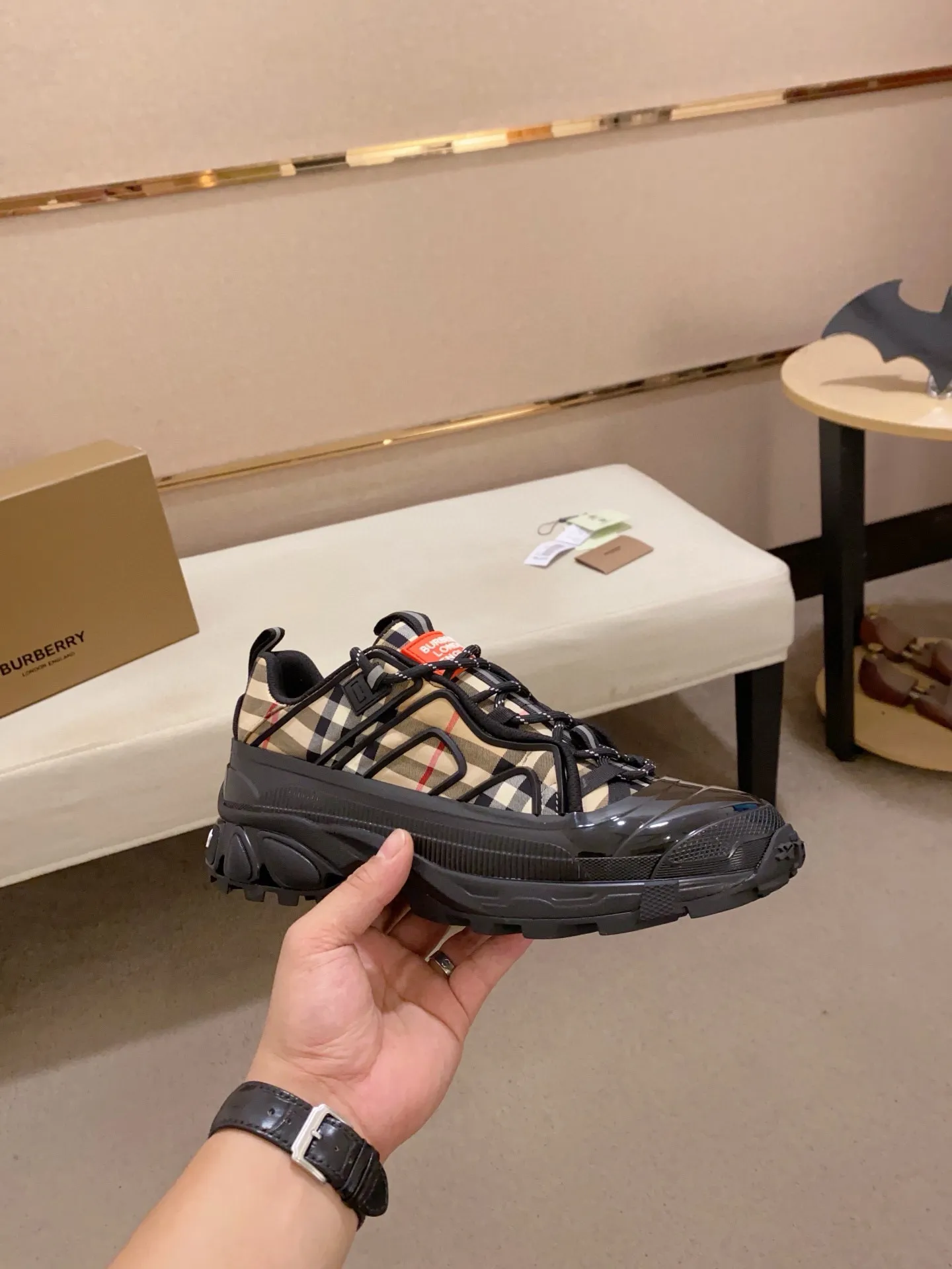 Men's shoes 💰: 680💰🇮🇹🇮🇹BURBERRY top purchasing agents are available simultaneously at the counter. 🔍🔍Synchronized sales. Positive code number: 38-46. Italian imported cowhide, fully imported sheepskin lining, sole: original sole provided by the original factory, exclusive movable molded sole, super comfortable, original factory follow-up goods, 🔍🔍high quality, you can enter and exit the counter at will, welcome to compare